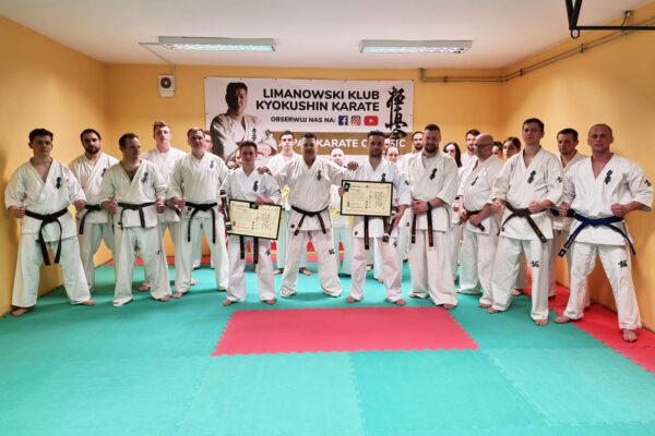 Sensei Mateusz Puch oraz sensei Sławomir Jasica odebrali certyfikaty i pasy z Japonii